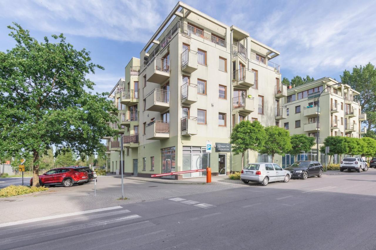 Riverside Apartment With Balcony By Noclegi Renters Świnoujście  Eksteriør billede