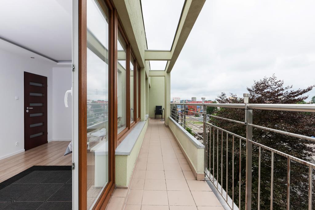 Riverside Apartment With Balcony By Noclegi Renters Świnoujście  Eksteriør billede